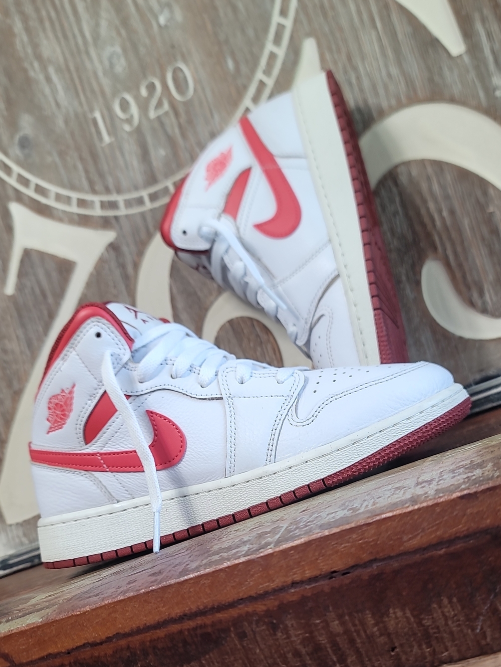 Nike Air Jordan 1 Mid (Special Edition) "White Dune Red" Wmns 7 Like Great Cond.